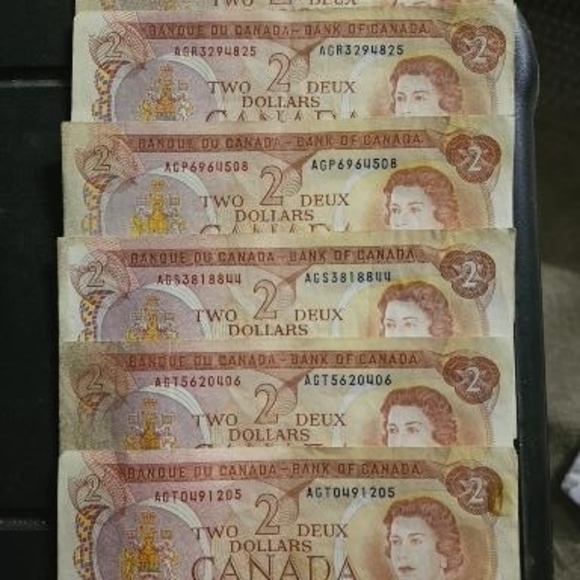 Canadian Two Dollar Banknotes - Picture 3 of 4